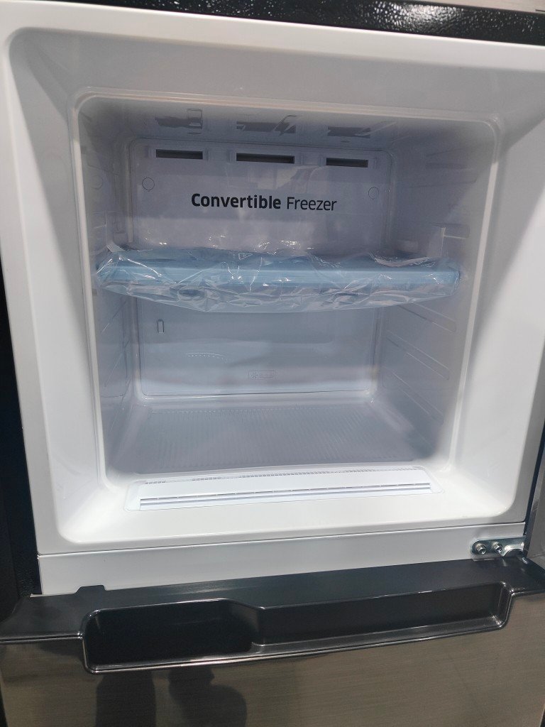 Convertible Freezer of Samsung 236 L 3 StarDouble Door Refrigerator 