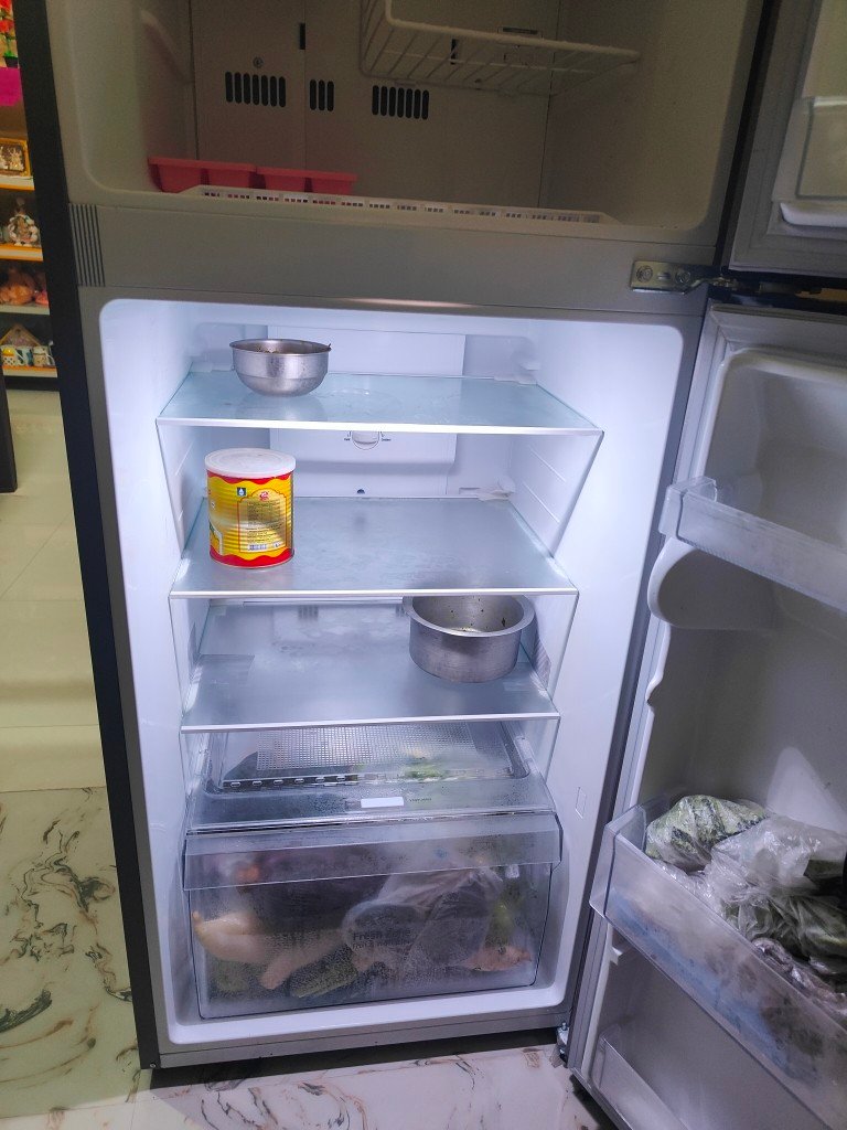 Shelves and vegetable box of LG 264 L refrigerature