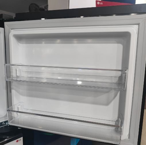 Top freezer door capacity test