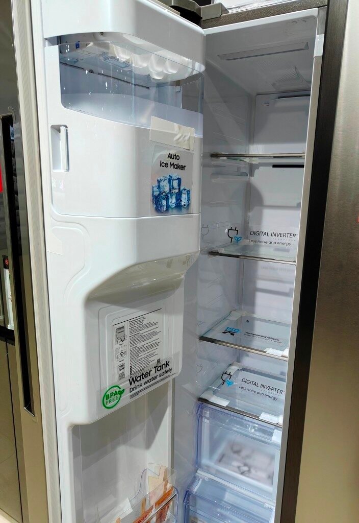 Water tank and ice maker in Samsung 633L