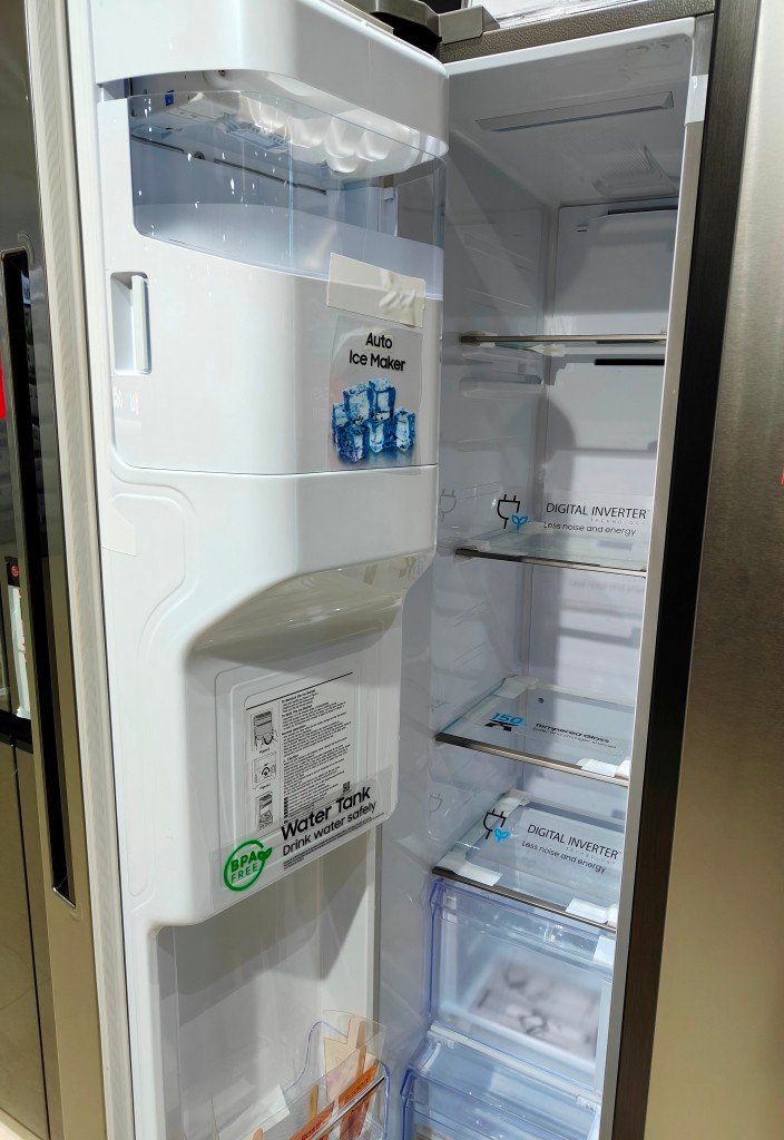 Water tank and ice maker in Samsung 633L
